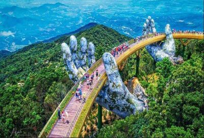 Đôi tay khổng lồ nâng cây cầu vang
